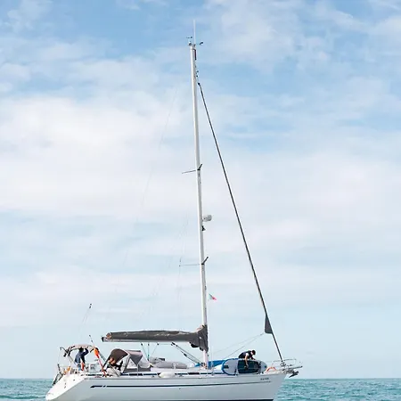 In A Boat - Algarve ספינת מלון *